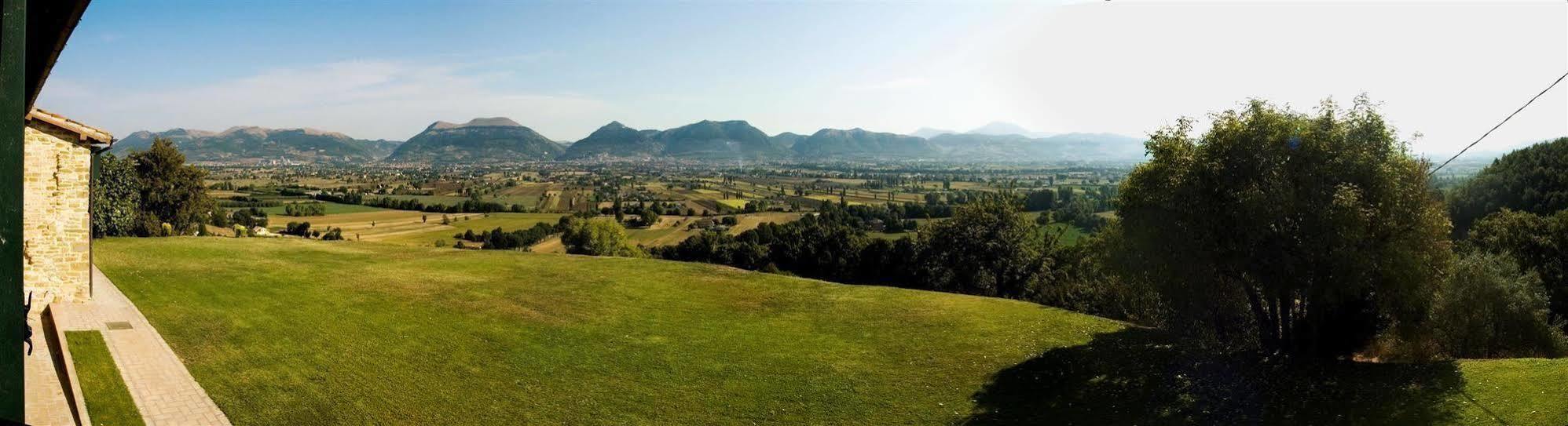 Azienda Agraria Montelujano กุบบีโอ ภายนอก รูปภาพ